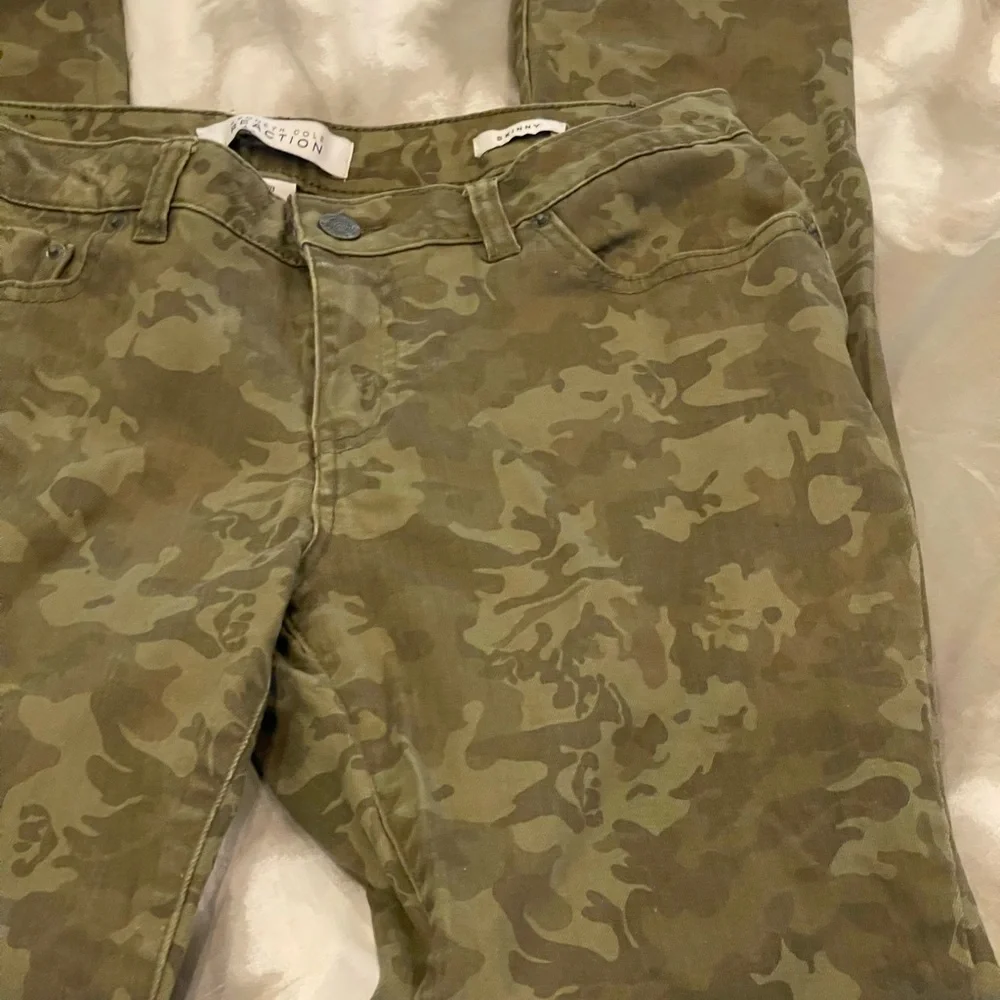 Kenneth‎ Cole Reaction 28 Camouflage Skinny Jeans - Picture 7 of 8